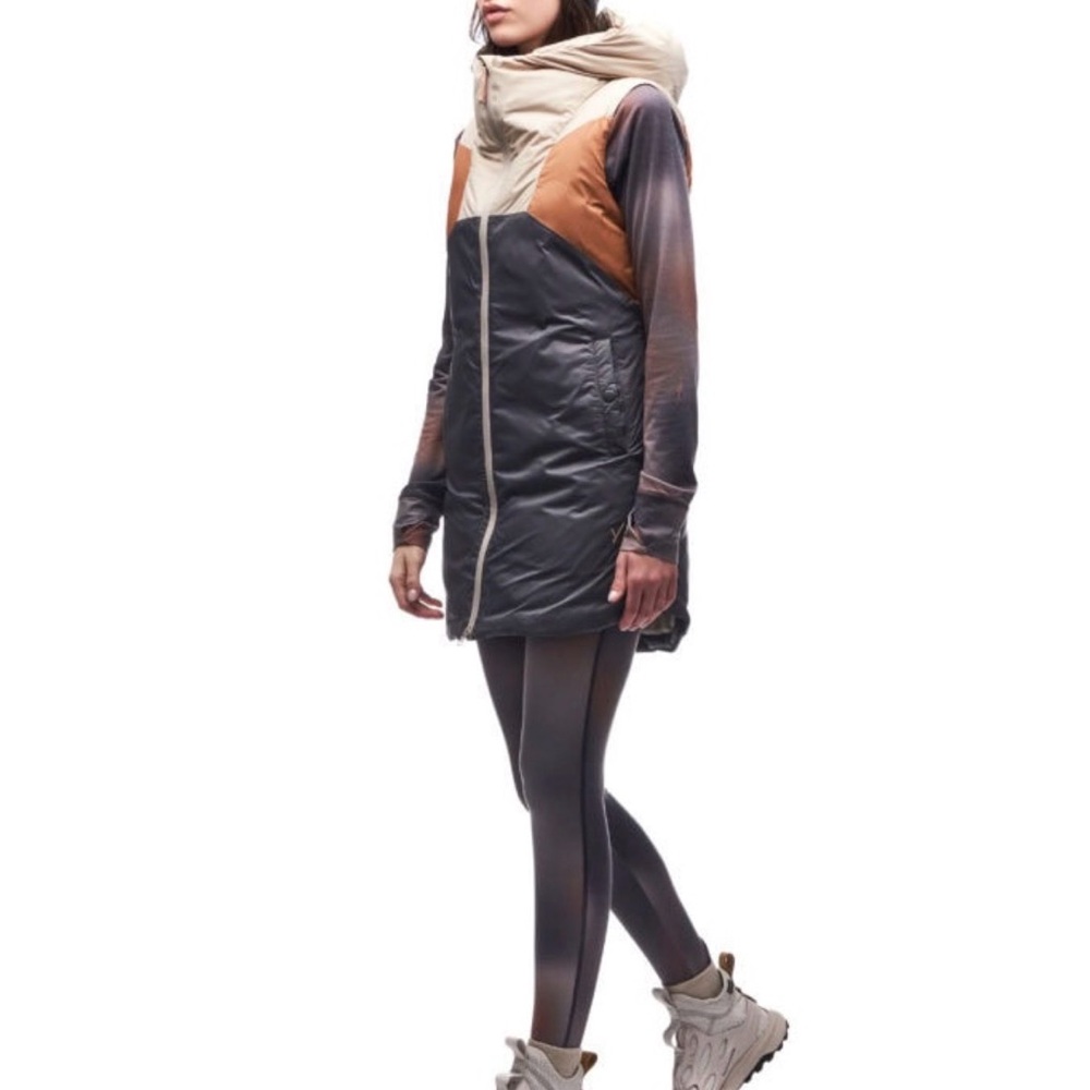 Women's Colorblock Hooded Vest - Picture 2 of 4